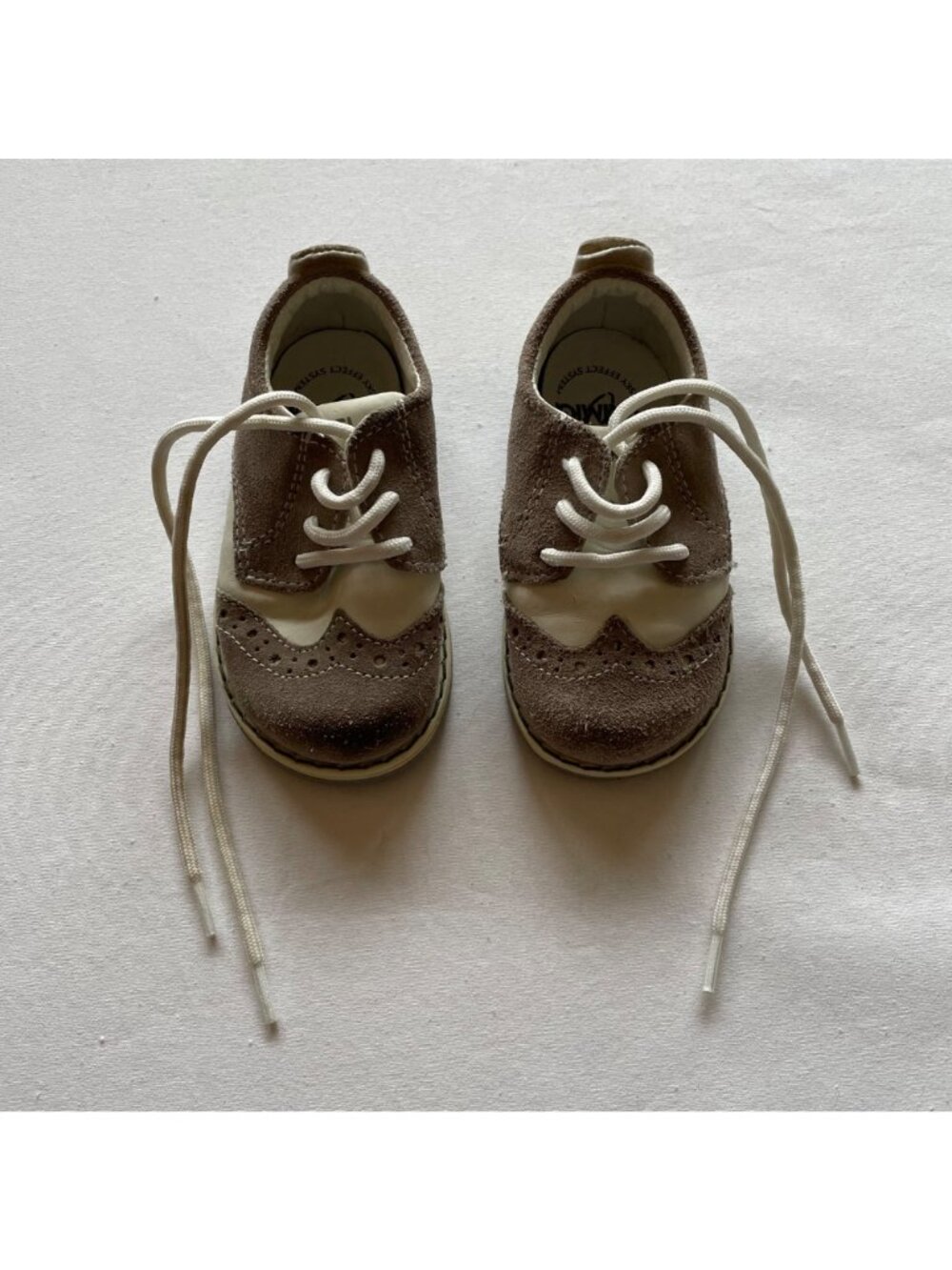 Primigi Infant Beige & White Leather Suede Wingtip Shoes Size EU 19 US 3.5 - Picture 2 of 11